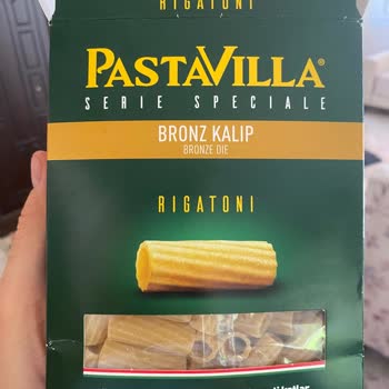 Pastavilla Makarna Kurtlanmış Şekilde Satılıyor