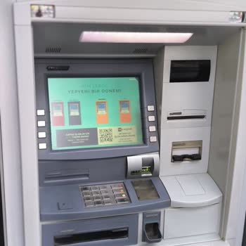 VakıfBank ATM'si Sürekli Para Yutuyor