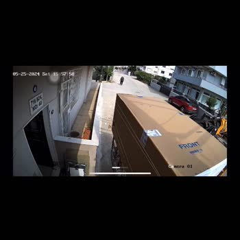 Bosch Markasından Alınan Buzdolabının Kapağının Hasarlı Gelmesi.