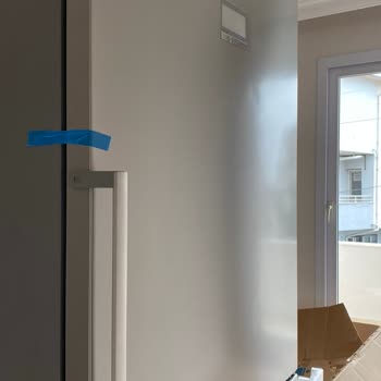 Bosch Markasından Alınan Buzdolabının Kapağının Hasarlı Gelmesi.