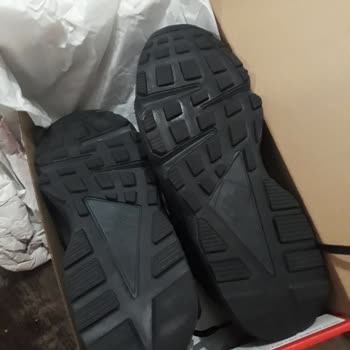 Sneaks Up Bu Mağaza Müdürü Ve Yardımcısı İftira Atmıştır.