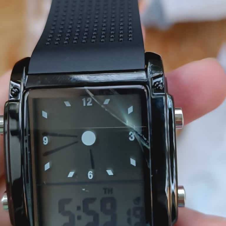 Aliexpress'ten Gelen Çatlak Kol Saati İçin Yardım Talebi