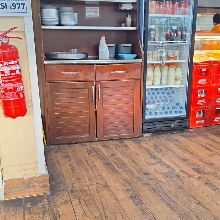 Köfteci Yusuf Yalova Şubesinde Ahşap Ünite Yenileme Önerisi