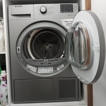 Arçelik Kurutma Makinesi Kıyafetleri Çekiyor.