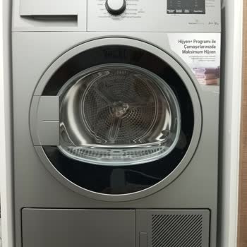 Arçelik Kurutma Makinesi Kıyafetleri Çekiyor.