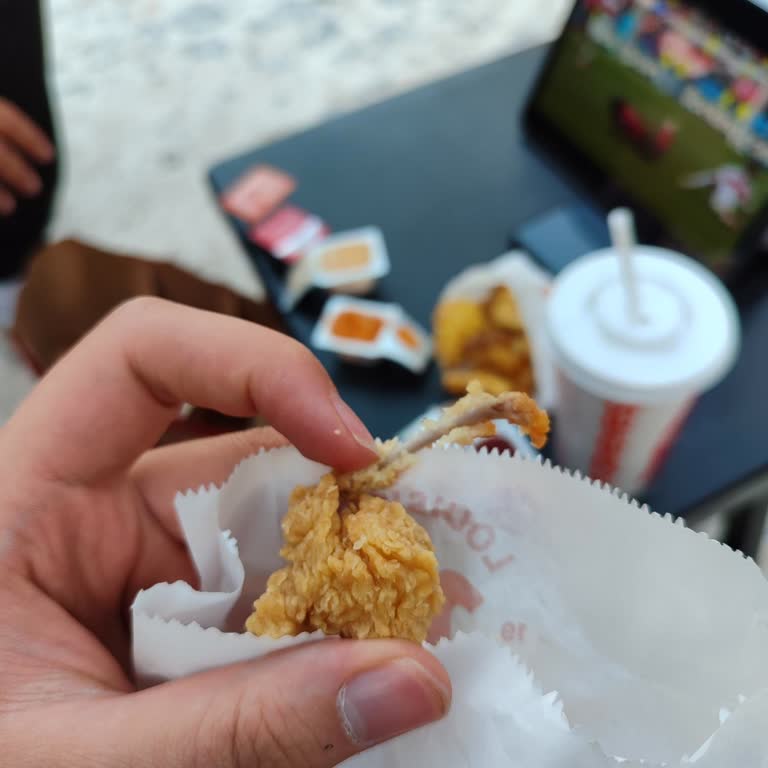 Popeyes'ten Sipariş Verilen Yemeğin Özensizliği