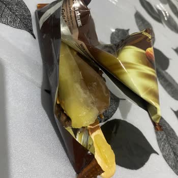 Mis Dondurmanın Dışındaki Sarı Şey