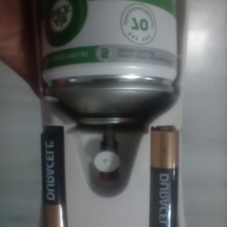 Air Wick Kırmızı Işık Yanıp Sönüyor