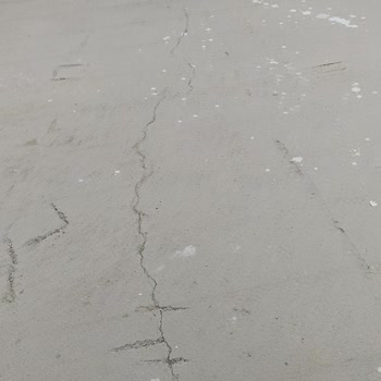 Akut İnsaat Firmasının Dairesinde Oluşan Yarılmalar