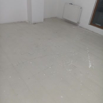 Akut İnsaat Firmasının Dairesinde Oluşan Yarılmalar