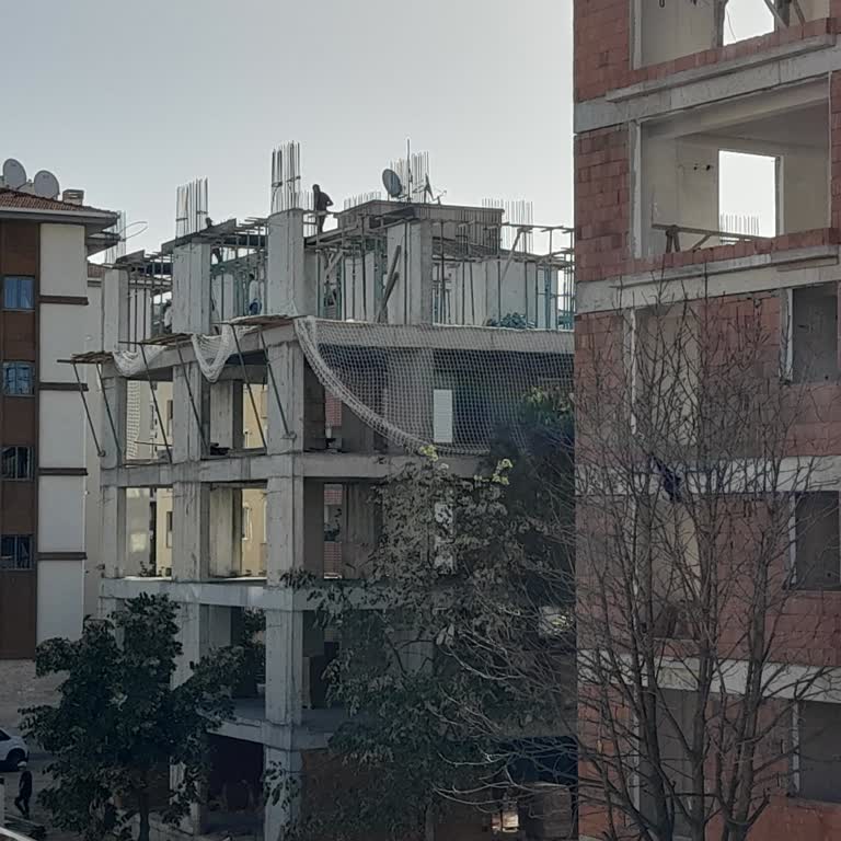 TOKİ Pazar Sabahı İnşaat Çalışması