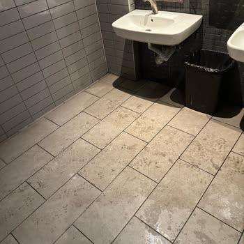 Shell İstasyonunda Hijyen Sorunu: WC Kullanımında Yaşanan Hayal Kırıklığı