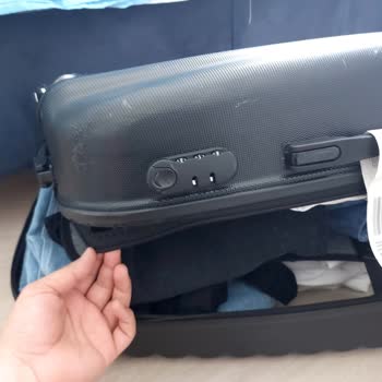 Ajet Sağlam Valizleri Hasarlı Olarak Teslim Ediyor