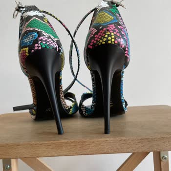 Sovrana Shoes Eğik Topukla Üretilen Ayakkabı