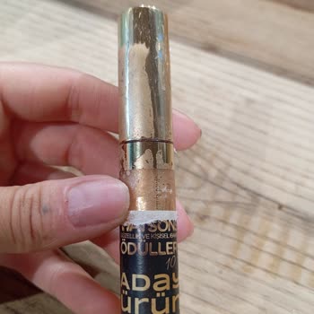 Watsons Makyaj Malzemelerini Koli Bantları İle Bantlamak