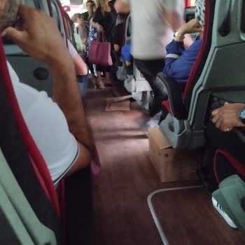 Kamil Koç Pişmanlıktır. Klima Çalışmıyor. Dolmuş Gibi İn Bin...