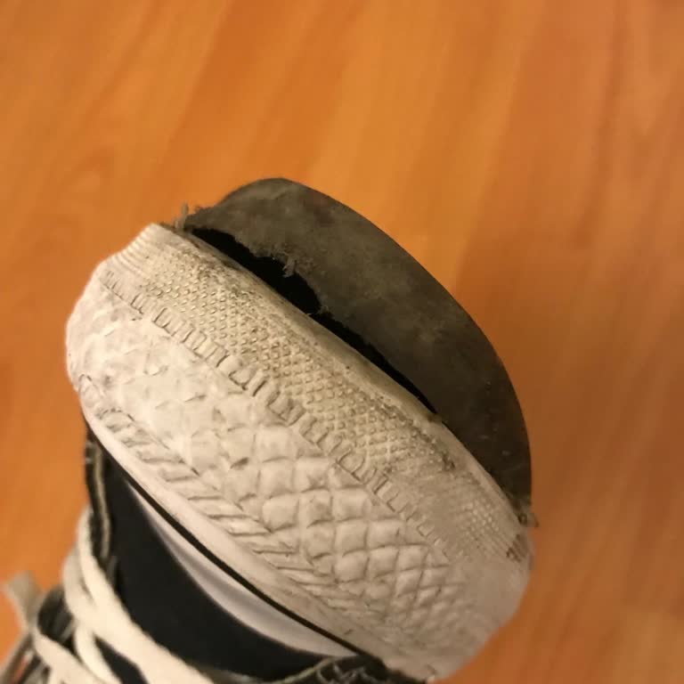 Подошва Converse оторвалась через несколько месяцев! Гарантийная претензия отклонена