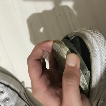 Трещины на Converse через 2 месяца (правый ботинок) - Отклонена гарантийная претензия