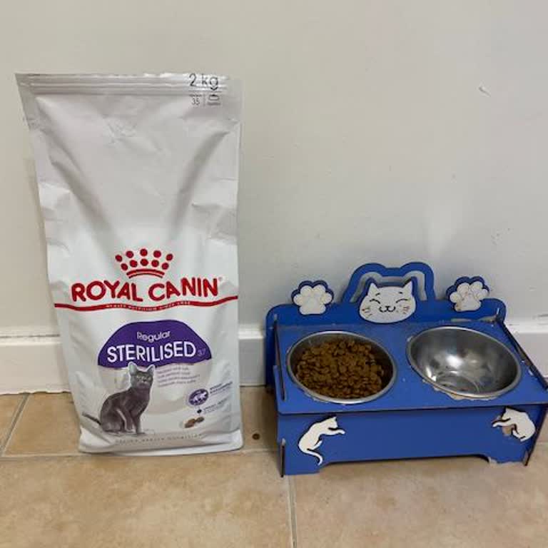 Корм для кошек Royal Canin испорчен