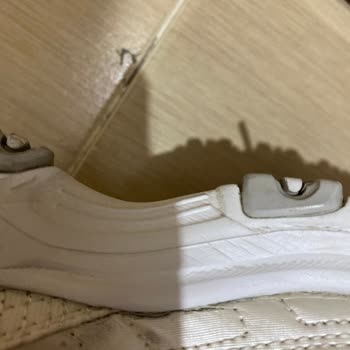 Skechers Mağazasının Ürünlerine Sahip Çıkmaması
