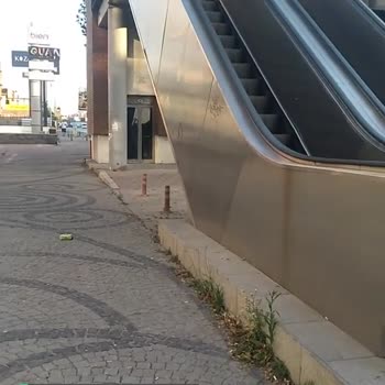 İzmir Büyükşehir Belediyesi Gaziemir Asansörlere Yürüyen Merdivenler!