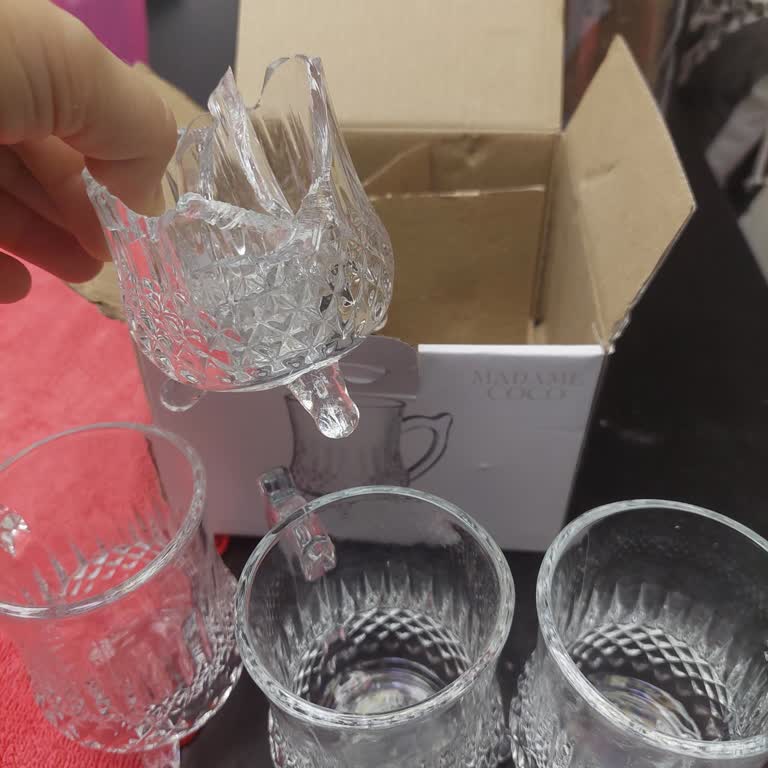 Madame Coco Kırık Çay Bardağı Ve Müşteri Memnuniyetsizliği