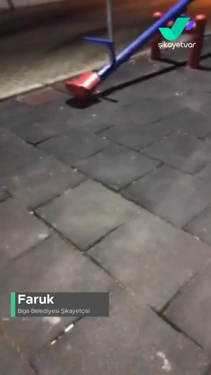Biga Belediyesi Şehit Furkan Doğan Parkı Çocuklar Oynayamıyorlar! videonun kapak resmi