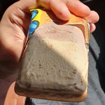 Algida Nogger Dondurmanın Bir Tarafı Bisküvisiz Olması