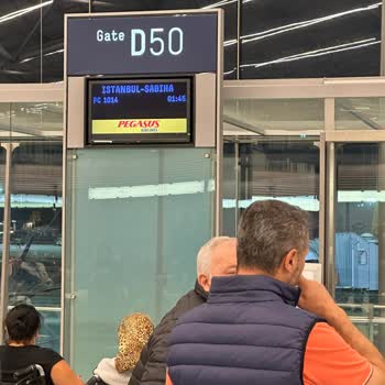 Ajet Bilgi Vermeden Uçuş Saati Değiştiriyor