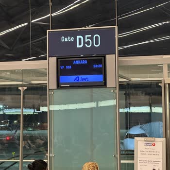 Ajet Bilgi Vermeden Uçuş Saati Değiştiriyor