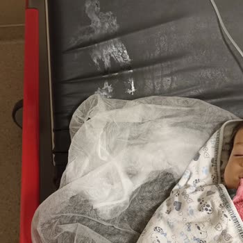 Adana Şehir Hastanesi Çocuk Acil Sedyeleri Pislik İçinde