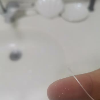 Oral B Essential Floss Diş İpi Plastiği Soyuluyor