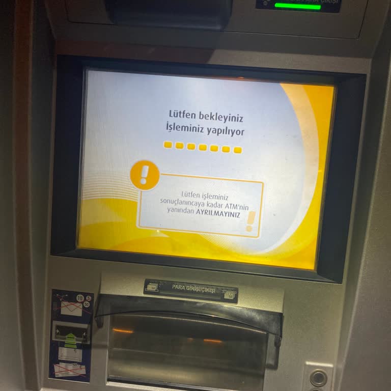 VakıfBank ATM Paraya Ve Karta El Koydu