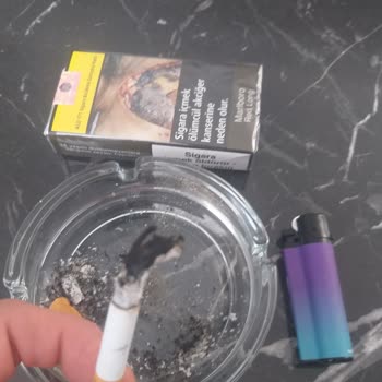 Philip Morris Sigara İçinden Odun Parçaları Çıkıyor