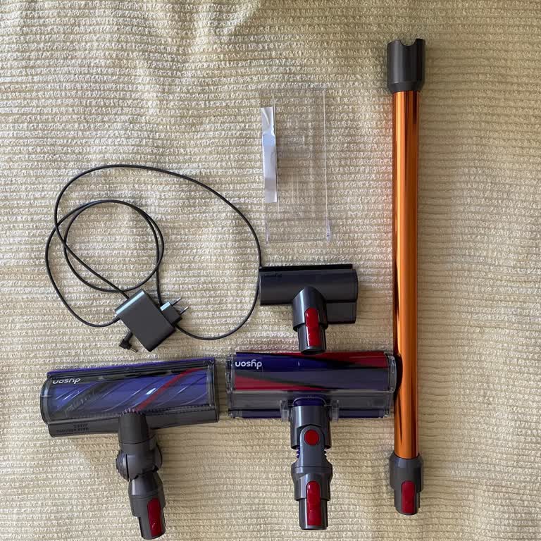 Dyson V10 Kutu İçinden Askı Aparatı Eksik Çıktı