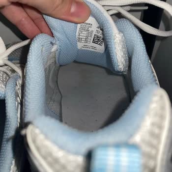 New Balance 530 Schuhe Sohle verfärbt und Aufdrucke verschwunden