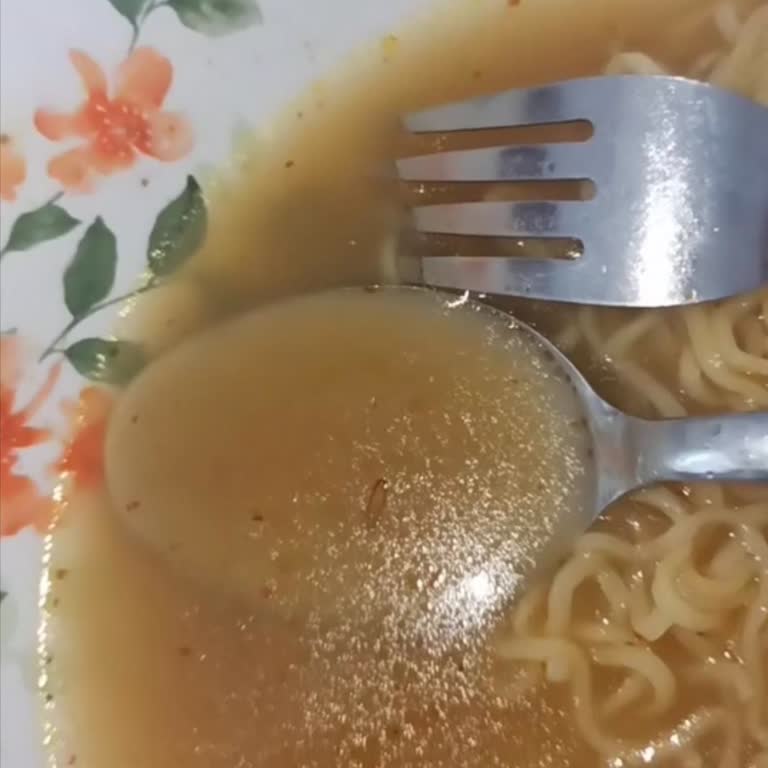 indomie Noodle Dan Kurtçuklar Çıktı