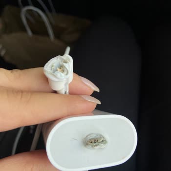 Efe Tur Priz Kaynaklı Şarj Aleti Yanması