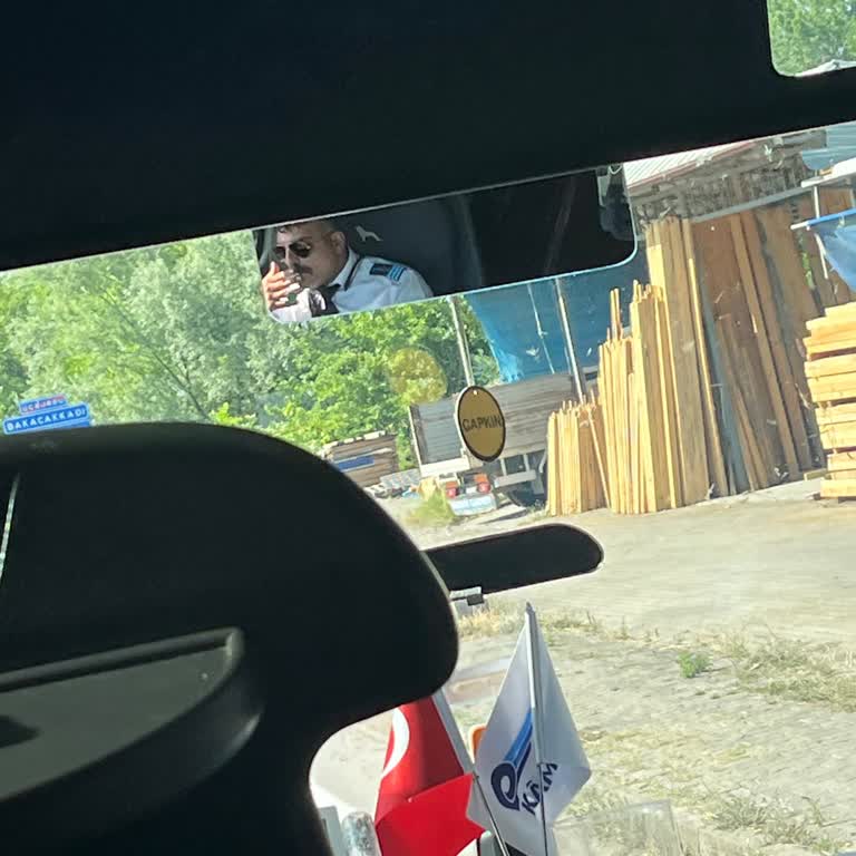 Kamil Koç Araçta Sigara İçen Kaptanlarla Çalışıyor