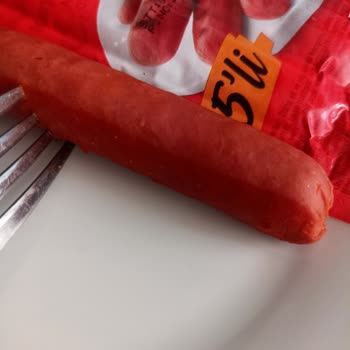 Maret Sosisten Kıl Çıktı