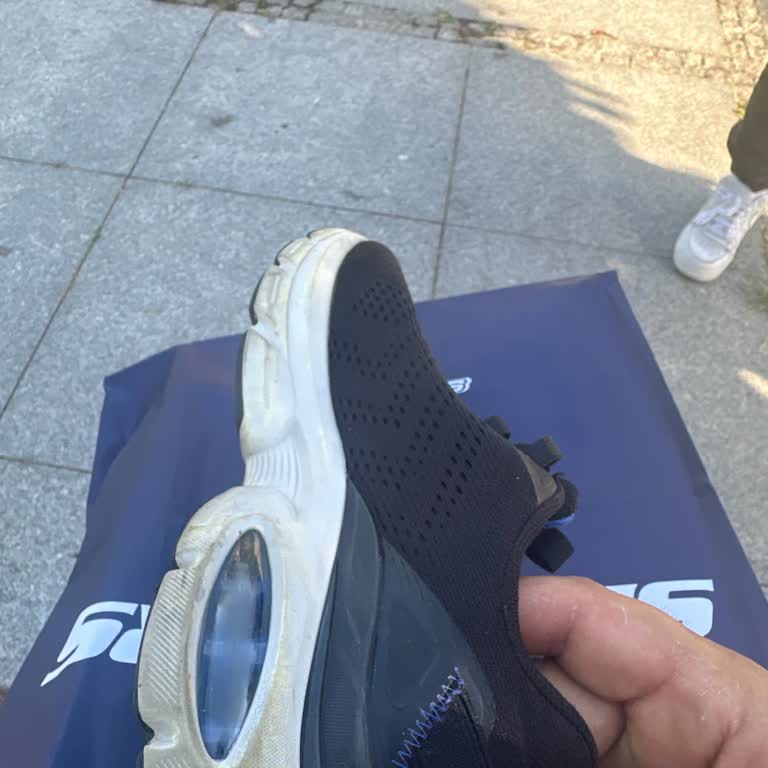 Skechers Paramızla Rezil Oluyoruz
