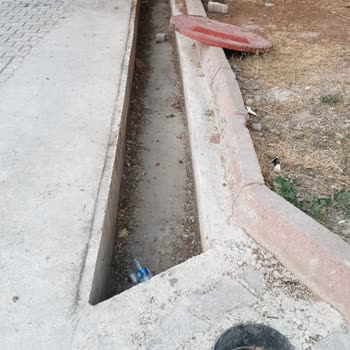 Korkuteli Belediyesi Park Çıkışındaki Açık Drenaj Kanalı Sorunu