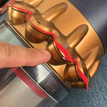 Dyson Gen5 Papatya Bölgesi Silikonları Daha Kullanmaya Başlamadan Attı