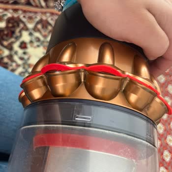 Dyson Gen5 Papatya Bölgesi Silikonları Daha Kullanmaya Başlamadan Attı