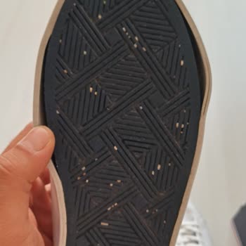 Tommy Hilfiger Ayakkabımın Tabanı Açıldı, Mağaza İlgilenmiyor