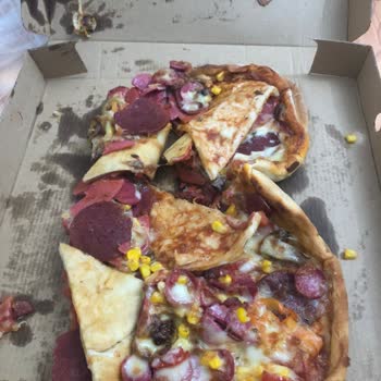 Yemeksepeti Kurye Yemekleri Dökerek Getirmesi