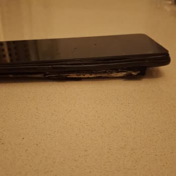 Hiçbir Sorunu Olmayan Realme Telefonum Şarjda Patladı.