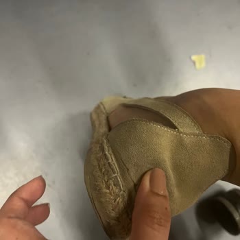 Derimod Ayakkabının Tabanı Ve Arkasında Kırık