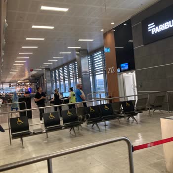 AJet (Anadolu Jet) Uçağın Kalkmasına Yarım Saat Varken Uçağa Bindirilmedik!