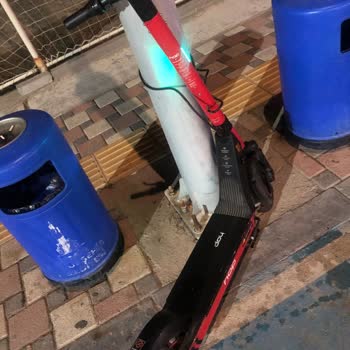 Foça Sahilde Kullanılamayan Hop Scooter Ve Haksız Ücret Kesintisi